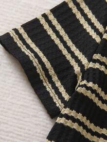 SHEIN 2pcs Set Young Boy Striped Print Round Neck T-Shirt Paired With Washed Denim Jeans. The T-Shirt Features Round Neck Design With Denim Pocket Details That Coordinates With The Washed Denim Jeans, Creating A Stylish Look. The Simple And Fashionable Design Showcases The Boy's Personal Charm, Suitable For Daily Casual And School Wear, Suitable For Different Seasons.