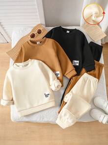 SHEIN Genkimix Kids 3件套 Young Boy 新款秋冬活力字母刺绣圆领长袖上衣和裤子套装，有意义的字母刺绣设计，柔软的面料，宽松版型，适合日常穿着、上学、郊游、度假 - 彩色 - 查看 3