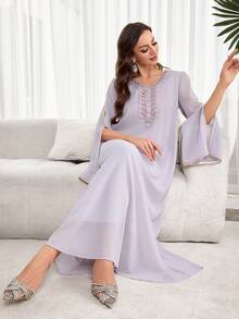 Al Najma 女士花卉刺绣V领开衩袖优雅阿拉伯连衣裙 - 淺灰紫 - 查看 6