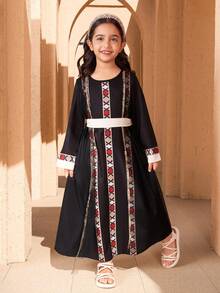 SHEIN Embroidered Sheer Robe For Young Girl This Long Dress Features A Vintage Round Neck And Long Sleeves, With A Black Base, Paired With Fashionable Prints And A Sheer Shawl. A Beige Waistband Cinches The Waist, Creating A Effect. Comfortable And Stylish, Providing Your Little One With A Truly Unique Wearing Experience. Thobes For Kid Girls Kids Black Abaya Kids Arabic Dress Abayas For Kids - Black - View 8