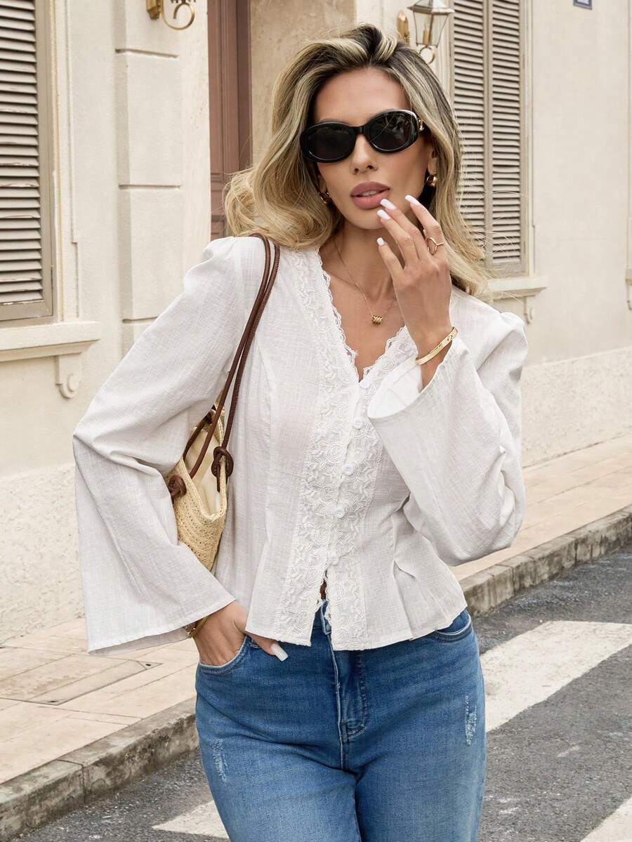 Pariaura Áo cánh ren cổ điển Pháp - Áo cánh tay loe cổ chữ V thanh lịch, ôm vừa vặn cho nữ vào mùa thu Áo cánh ren cổ chữ V thanh lịch, ngọt ngào - Áo cánh tay loe cài nút lãng mạn cho nữ vào mùa đông Áo cánh ren công sở sang trọng - Áo cánh tay loe cổ chữ V tinh tế, ôm vừa vặn cho nữ vào mùa thu - trắng - Xem 1