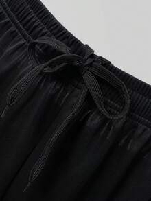 Manfinity Sport Polished 男式公牛印花插肩长袖T恤、短裤和紧身裤运动套装 - 黑色 - 查看 7