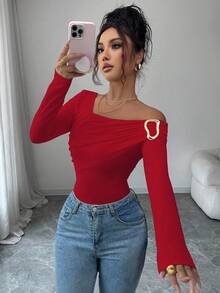 SHEIN Elenzya 女款紅色秋季優雅夜出露肩套頭T恤，配金屬鈕扣，百搭通勤風，適合情人節、新年 - 紅色 - 查看 8