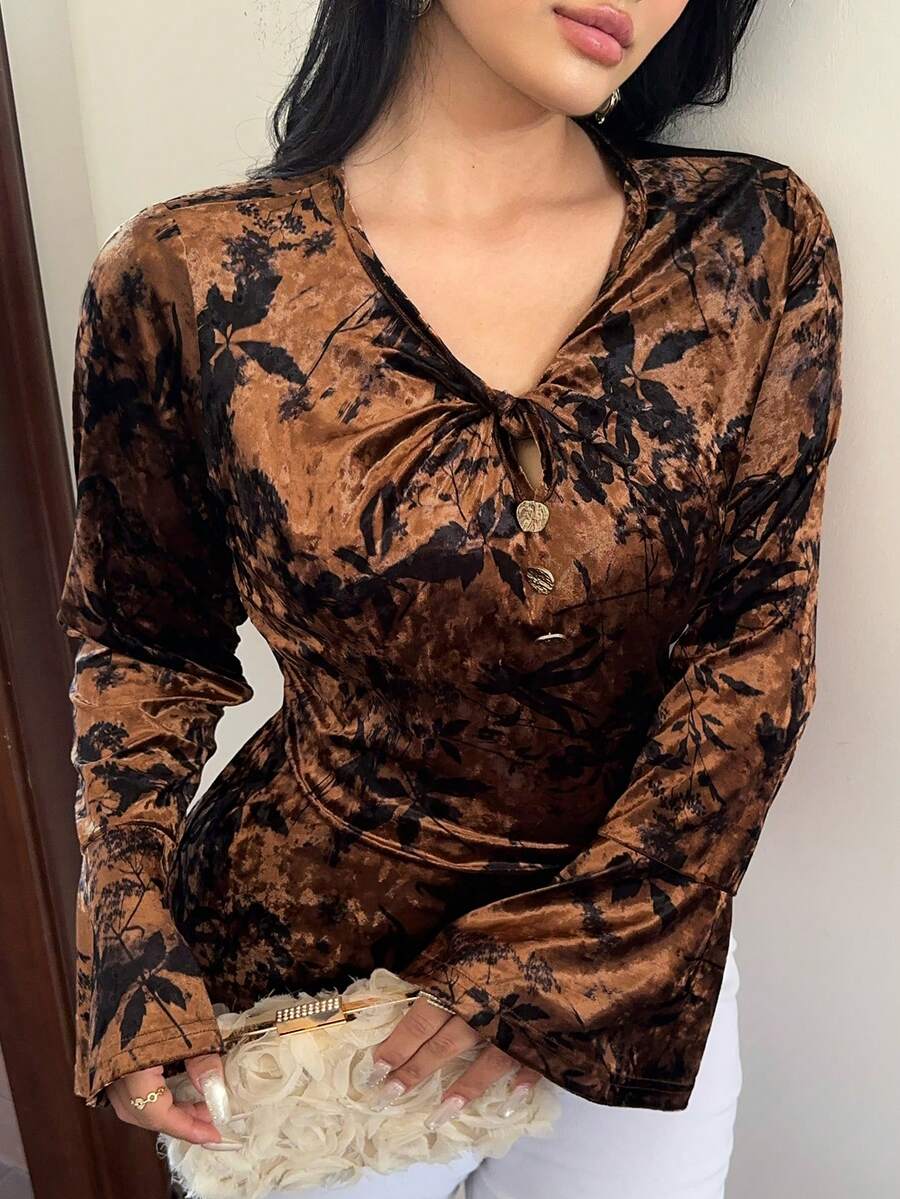 Dazy Plus 大码女式植绒花卉印花扭结前襟修身长袖T恤，春秋季 - 棕色 - 查看 1
