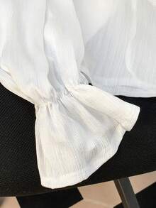 Modelyn Französische Retro Stehkragen Bluse mit bestickter Blumenblüte, locker und lässig, mit Rüschensaum an den Ärmeln für Damen - Weiss - Übersicht 4
