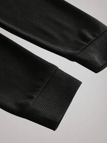 Officeau 男士亨利领华夫格针织套头T恤，亨利领设计，针织面料，简约休闲风，纽扣设计，适合日常穿着和轻商务场合，复古绅士风格，春夏皆宜。 - 黑色 - 查看 4