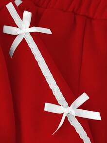 Elladie kids 两件套女童休闲时尚卫衣套装，适合返校、秋冬季节穿着。蓝色纯色针织卫衣，饰有白色蕾丝蝴蝶结、白色缎带袖口和白色立体蝴蝶结。搭配同款针织休闲裤，同样饰有白色缎带和立体蝴蝶结。适合女孩穿着，可爱时尚，适合通勤、日常穿着、上学、外出、聚会等场合。 - 紅色 - 查看 4