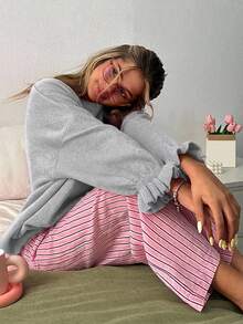 EURMUSE Oversized Soft-Touch Knit Sweater With Ruffled Cuff Sleeves And Crew Neck In Vibrant Pinky - Grey - View 4