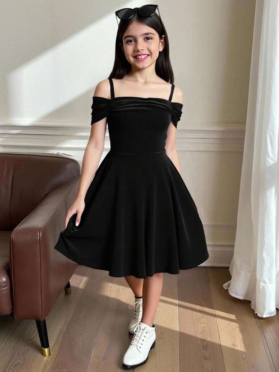 少女休闲优雅露肩丝绒吊带连衣裙，腰部系带，荷叶边下摆拼接设计，适合返校、派对、万圣节、圣诞节、休闲和正式场合。 - 黑色 - 查看 1