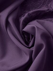 Plusstorlek damskjorta med 3/4-ärmar och öppning framtill, halv knappslå, broderad krage, vävd - Rödviolett - Visa 3