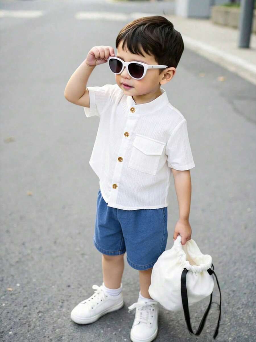 Souflis Souflis Set de 2 piese în stil oriental pentru copii mici, set de vară din denim pentru băieți, partea de sus este o cămașă albă texturată țesută cu guler înalt și buzunar decorativ, partea de jos este o pereche de pantaloni scurți din denim decolorați cu tiv rulat, stil casual potrivit pentru purtare zilnică, școală, vacanță, sărbătoare, călătorii, relaxare, plajă, vară - Albastru si alb - Vizualizare 1