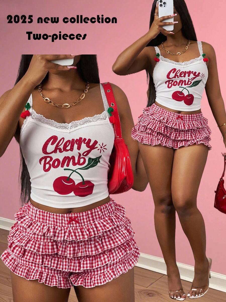 Slaydiva 2025 新款夏季性感可爱樱桃字母印花蕾丝吊带背心和红色格子荷叶边短裤，两件套，适合音乐节和购物