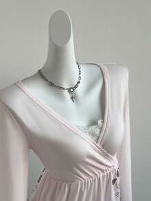 Sweetra Y2K美学甜美性感学院风蕾丝拼接V领印花长袖T恤，女款，休闲百搭，春秋冬皆宜。 - 粉色 - 查看 3