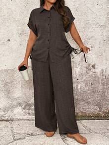 EMERY ROSE Bộ 2 món áo sơ mi thường ngày cổ bẻ tay ngắn cài nút phía trước bằng vải trơn màu họa tiết dành cho nữ cỡ lớn + quần ống rộng thoải mái - Màu xanh lá cây đậm - Xem 3