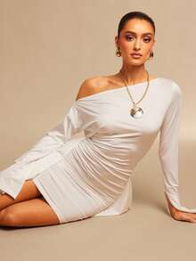 Silquee Chiếc đầm ngắn màu trắng, dáng ôm bất đối xứng với tay áo loe và dây buộc phía trước này rất phù hợp cho mùa xuân và mùa hè. Thiết kế vai bất đối xứng, kiểu dáng gợi cảm và thanh lịch, lý tưởng cho các dịp như Lễ Tình nhân, hẹn hò, đi chơi đêm, dự tiệc, các buổi gặp mặt trang trọng, tiệc chiêu đãi và những buổi tối đi chơi cùng bạn bè. - trắng - Xem 2