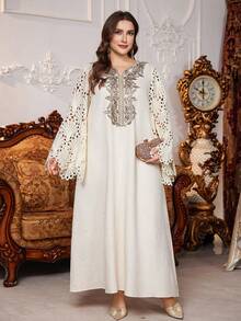 Al Najma 大码女士优雅阿拉伯树叶镂空拼接长袖纹理面料土耳其长裙 - 杏色 - 查看 4