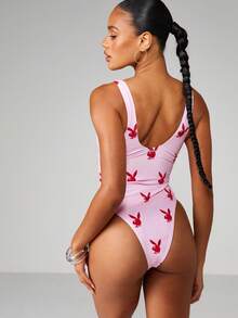 Missguided x Playboy 圆领无袖连体泳衣，全身印花设计，适合海滩和泳池穿着 - 粉色 - 查看 2