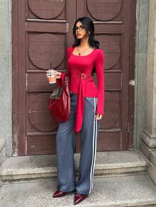 SHEIN EZwear T-shirt femme à manches évasées, ourlet asymétrique, avec décoration métallique froncée à la taille, mode et polyvalent - Rouge foncé - Voir 6