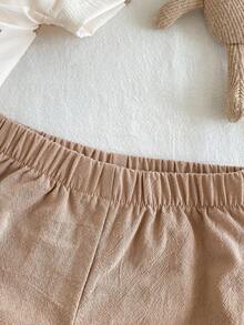 SHEIN Vintaside Kids Bộ 2 món/Bộ áo sơ mi cài nút cổ bẻ mùa hè cho bé trai và quần short, bao gồm: Áo sơ mi cổ bẻ tay ngắn kẻ sọc trắng đen, điểm nhấn màu đen và quần short sọc đồng bộ, trang phục thường ngày cho kỳ nghỉ hè - trắng - Xem 11