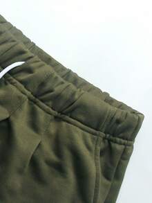 Manfinity EMRG 男士加大码纯色休闲短裤 - 軍綠色 - 查看 3