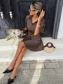 SHEIN Frenchy 女士落肩条纹前开襟时尚夏季迷你连衣裙 - 棕色 - 查看 4