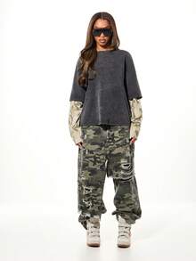 SUMWON WOMEN 宽松长袖T恤，采用复古水洗纹理和撞色迷彩印花叠层内衬，打造秋季休闲街头风。 - 彩色 - 查看 3