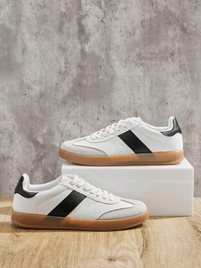 Solezae Zapatillas de mujer con puntera redonda, suela de goma de estilo retro, de serraje sintético con rayas de contraste en blanco y negro - Estilo inspirado en lo retro con comodidad diaria acolchada para Navidad