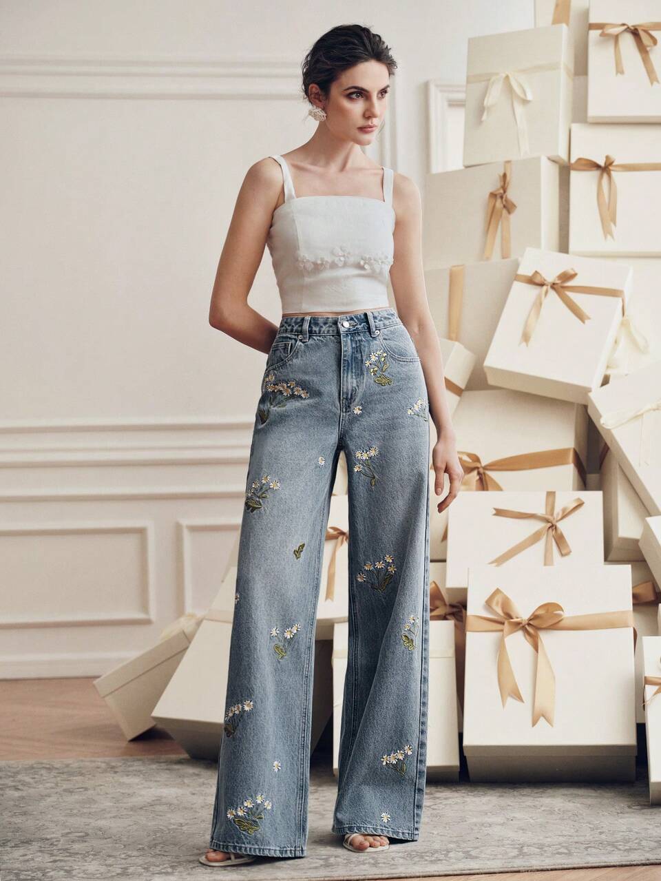 Anewsta Jeans rectos con lavado casual y bordado floral