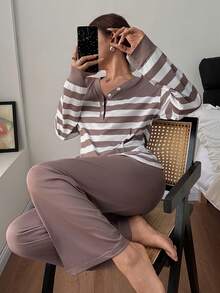 SHEIN Conjunto de pijama casual de mujer con cuello en V y estampado de rayas de manga larga - Caqui - Ver 6
