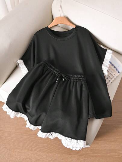 CosyJoli Plus Size Women 2pcs Set Floral Trim Contrast Color Short Sleeve Top And Shorts