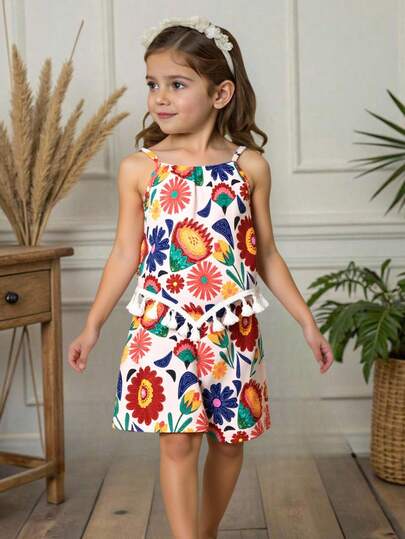 Conjunto casual de vacaciones para niña con camiseta de tirantes con estampado floral y diseño con flecos, y shorts de cintura elástica