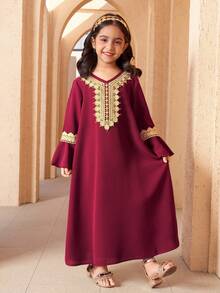 Girls' Traditional Arabic Dress: Burgundy Base With Golden Lace Embroidery, V-Neck + Flare Sleeves, Elegant And Graceful, Suitable For Festive Occasions, Ramadan Family Gatherings - Burgundy - View 5