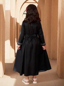 Abaya Style Dress For Young Girl: Black Base With Colorful Embroidered Geometric & Floral Retro Prints, Retro Patterns With Contrast Colors, Waist Belt Design, Suitable For Daily Wear And Festivals, Traditional & Elegant Arab/Middle Eastern Style Jalabiya/Abaya/Caftan Islamic Clothing Girls Kids Black Abaya Abaya Sets Girls Abayas For Kids - Black - View 2