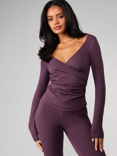 MISSGUIDED Camiseta ajustada de manga larga con cuello en V, detalle de fruncido y recogido lateral para mujer, ropa deportiva y de entrenamiento, otoño e invierno