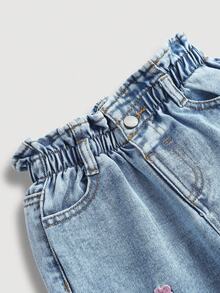 SHEIN Calça jeans feminina casual boho com babados de girassol, cintura elástica e lavagem macia, ideal para férias na primavera e verão. Perfeita para o dia a dia, looks streetwear, praia e férias. Jeans casual com estampa, ideal para bebês e crianças de 4 anos. - Lavagem leve - Ver 3
