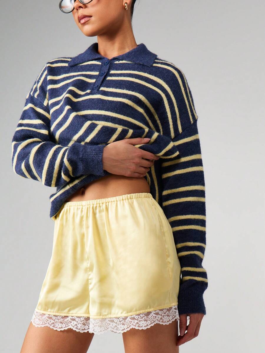 MISSGUIDED 缎面迷你蕾丝边松紧腰夏季短裤，白色扇形蕾丝下摆细节，适合休闲外出穿着。 - 芥末黃 - 查看 1