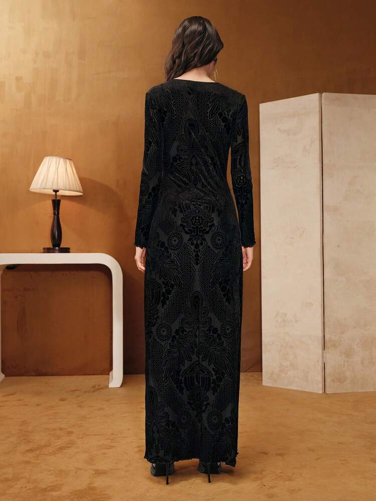 Conjunto de camiseta sin mangas de mujer de terciopelo con patrón calado elegante y ajustado, vestido negro largo para el Día de San Valentín