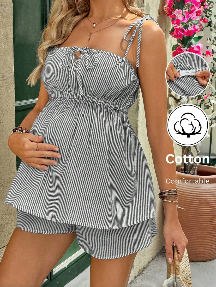 SHEIN Set informal de 2 piezas de camiseta de tirantes con nudo delantero y pantalones cortos a rayas para maternidad