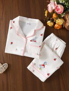 SHEIN Vintaside Kids Bộ đồ ngủ 2 món dễ thương và thanh lịch cho bé gái, chất liệu vải dệt kim mềm mại, thoải mái, họa tiết hoa nhí thêu hình vịt và thỏ hoạt hình, gồm áo khoác ngắn tay và quần dài. - Nhiều màu - Xem 5