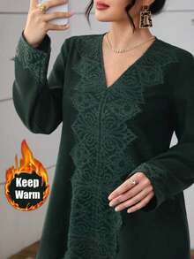 Al Najma Robe décontractée élégante à manches longues, col en V, avec volants, coupe ample et couleur unie - Vert sapin - Voir 1