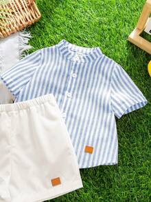 SHEIN 2件套男童休闲舒适百搭条纹立领短袖衬衫和短裤套装 - 淺藍色 - 查看 5