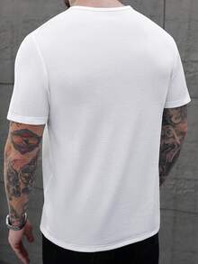 Manfinity Homme قميص رجالي بياقة طاقية وأكمام قصيرة، تصميم سحاب نصفي، قماش جاكار ناعم ومريح، أبيض بتصميم بسيط، قياس ضيق، قماش مرن، مناسب للخروجات اليومية، قميص أبيض رجالي للأزياء الرجالية، قميص هينلي رجالي بأكمام قصيرة، لأوقات الراحة اليومية والرحلات الأسبوعية والبيئات العمل والمناسبات شبه الرسمية، هدية للحبيب/الزوج، هدية عيد ميلاد/سنوية، قميص أبيض رجالي للصيف والعطلات والأعراس وعيد الحب - أبيض - مشاهدة 2