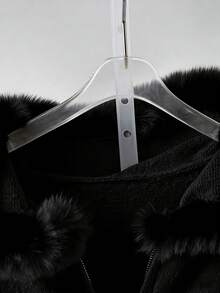 GlowEve CURVE 大码优雅温柔秋冬奶油色蓬松连帽针织开衫，毛茸茸的帽檐增添甜美气息，拉链设计简约大方，轻松打造温暖慵懒的秋冬氛围。 - 黑色 - 查看 4