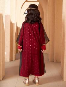 SHEIN 这款中东宫廷风格红色连衣裙套装，采用精致面料，饰以金色刺绣和亮片点缀，尽显奢华传统风范。套装包含一件黑色网纱披肩，适合宗教仪式或盛大庆典穿着。面料厚度适中，适合春秋季节穿着。 - 紅色 - 查看 2