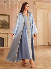 Al Najma 两件套：缀饰外套和长款连衣裙，土耳其风格女式长袍 - 霧霾藍 - 查看 5