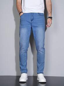 Manfinity Homme Jeans vaqueros clásicos de corte slim y color azul oscuro, versátiles y casuales, para hombres de talla grande - Celeste - Ver 1