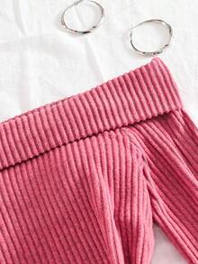 这款新款长袖露肩蝴蝶结上衣专为少女设计，现已上市。它舒适、时尚、优雅、甜美、可爱、活泼、独特，是女孩们日常穿搭的必备单品。另有女童骑行短裤套装、女童服装三件套、酷炫少女套装等可供选择。 - 粉色 - 查看 3