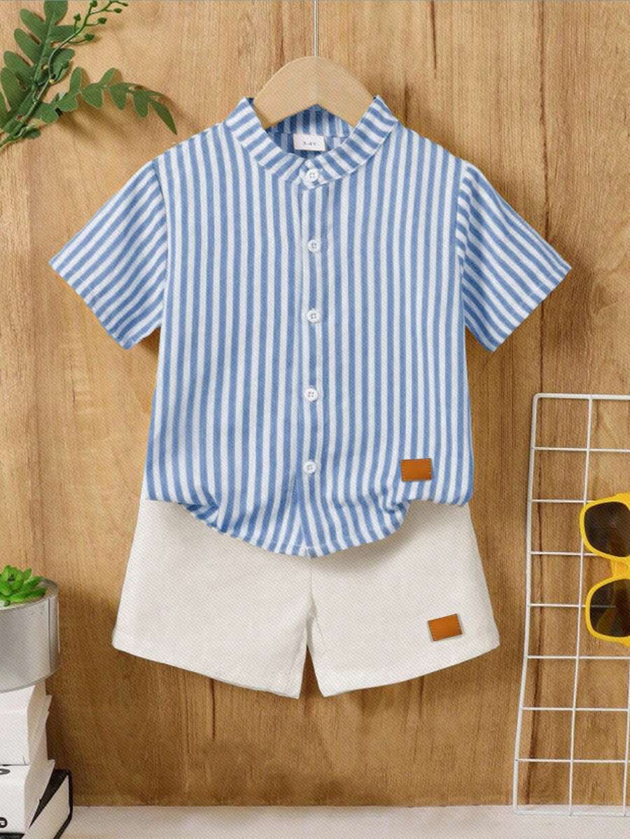 SHEIN 2件套男童休闲舒适百搭条纹立领短袖衬衫和短裤套装 - 淺藍色 - 查看 1