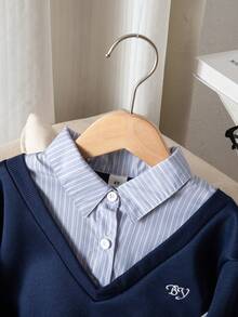 Sudadera casual con cuello de camisa, parches a rayas y bordado de letras para niña