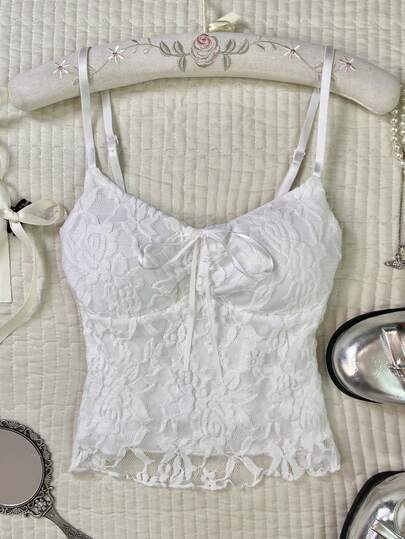 CovetEZ （含胸垫）新款女装：甜美纯洁休闲白色蕾丝缎带套装上衣，饰以撞色蕾丝蝴蝶结装饰